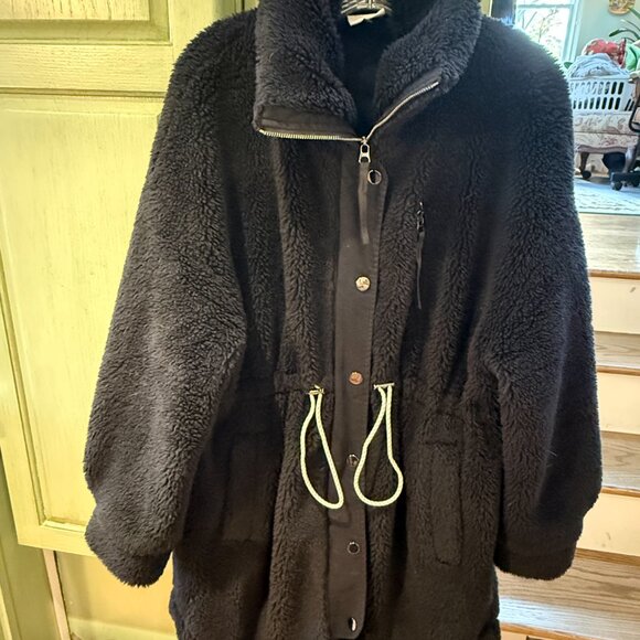 Varley Sherpa Jones Coat in Black - Picture 3 of 4